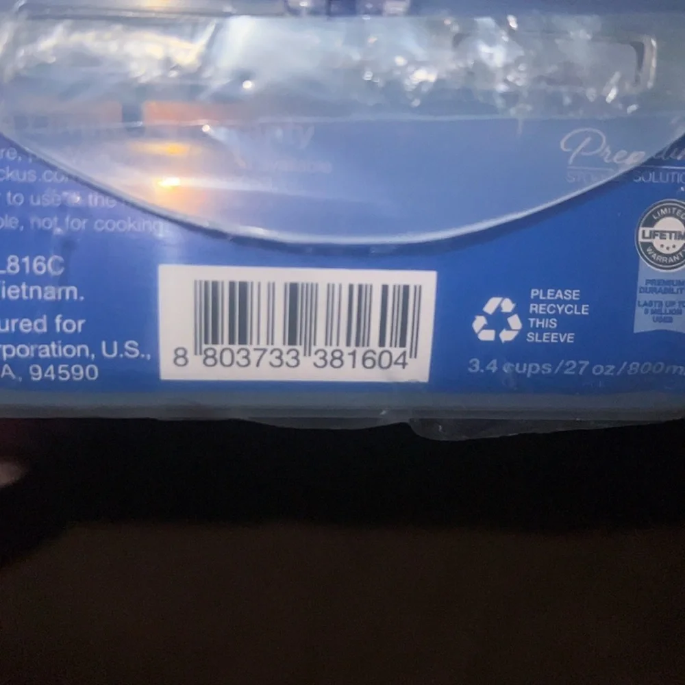 2 New LocknLock Food Storage Containers - Picture 4 of 9
